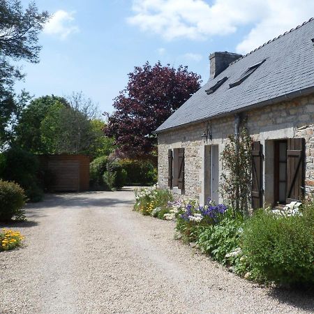 Sue'S Cottages Pleuven Exteriör bild