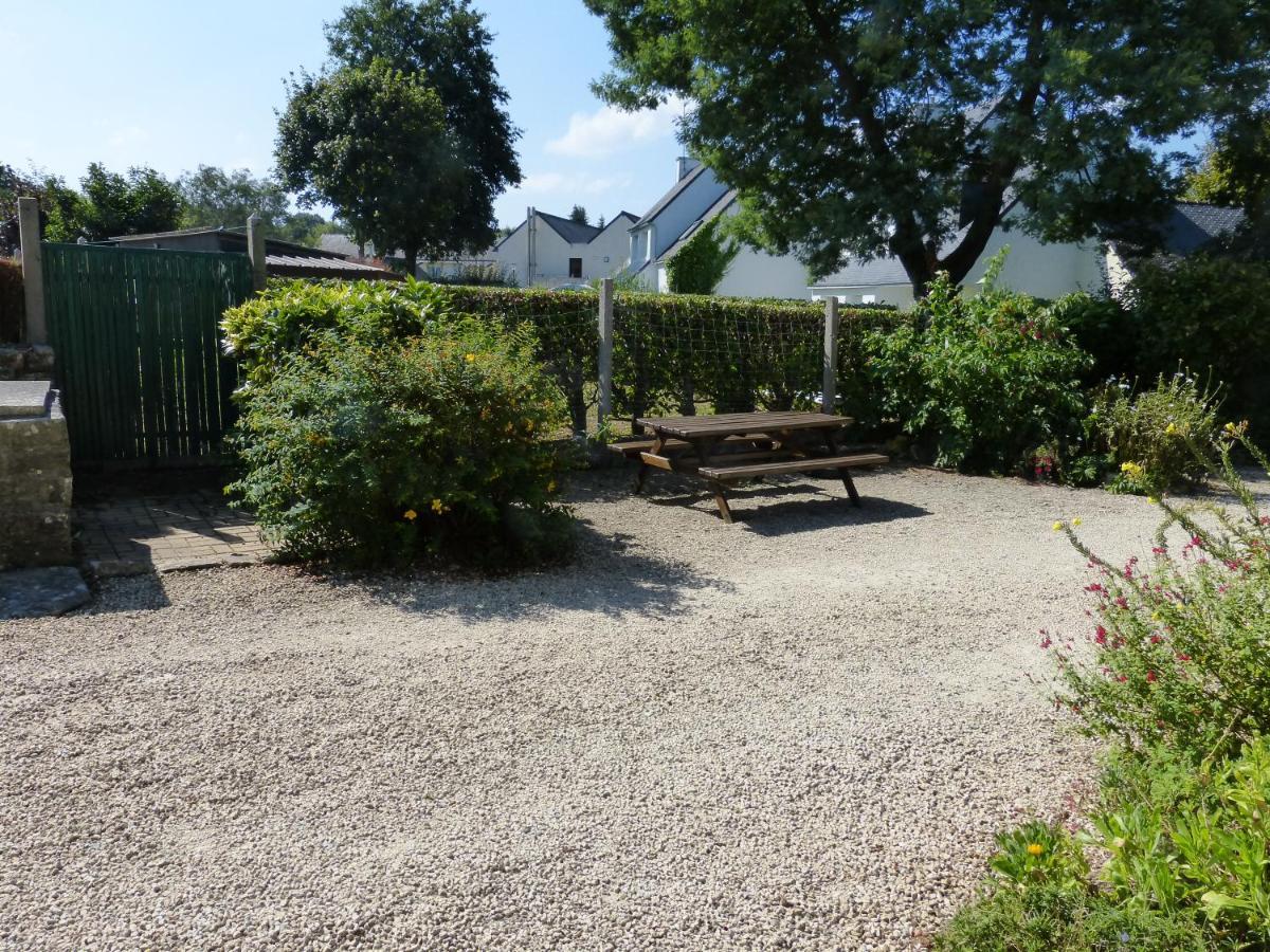 Sue'S Cottages Pleuven Exteriör bild