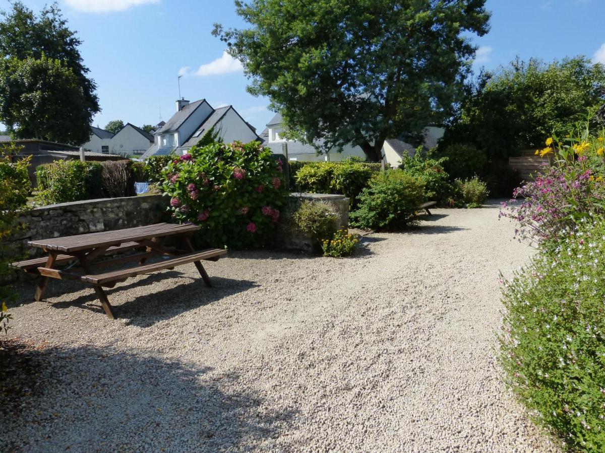 Sue'S Cottages Pleuven Exteriör bild
