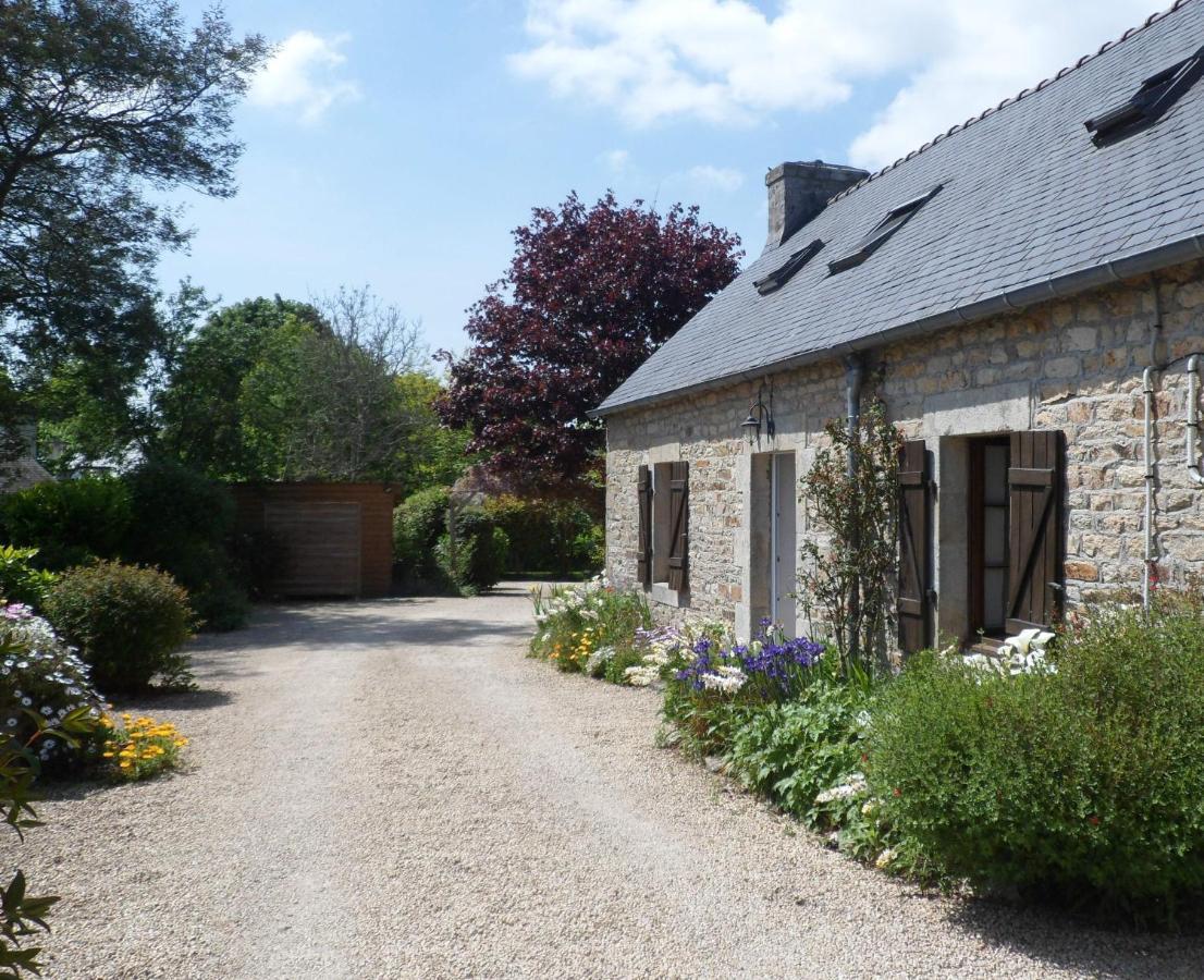 Sue'S Cottages Pleuven Exteriör bild