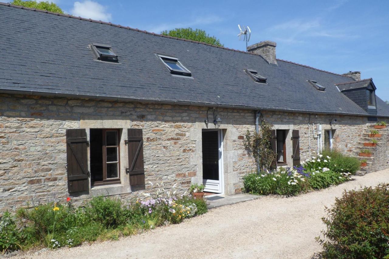 Sue'S Cottages Pleuven Exteriör bild