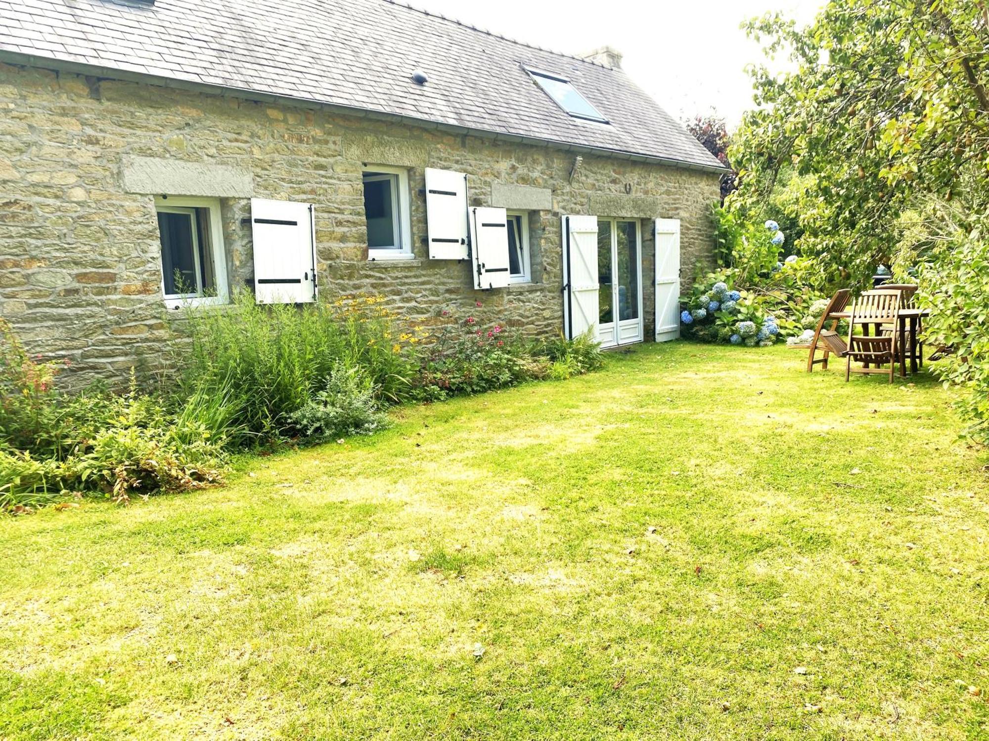 Sue'S Cottages Pleuven Exteriör bild