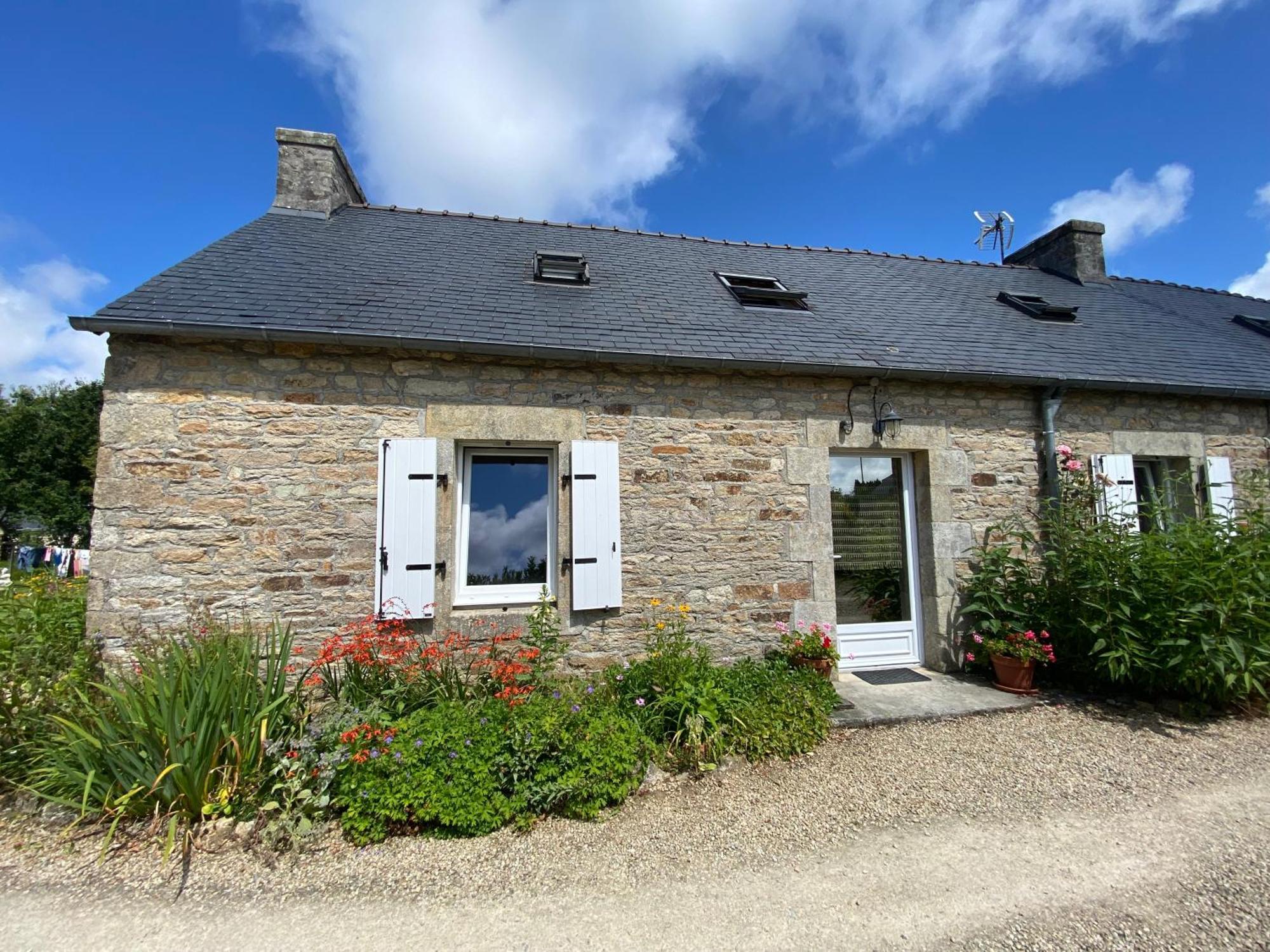 Sue'S Cottages Pleuven Exteriör bild