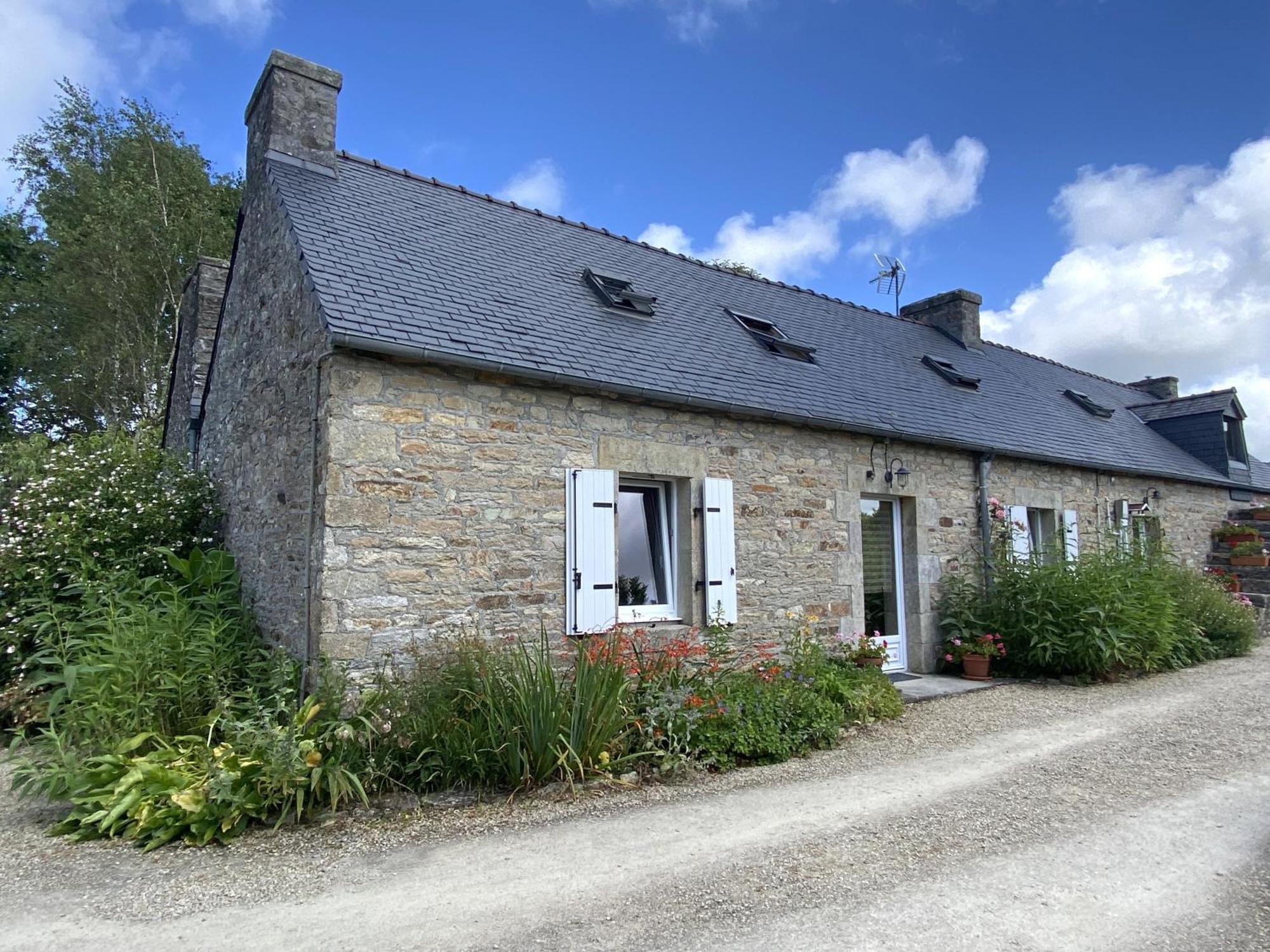 Sue'S Cottages Pleuven Exteriör bild