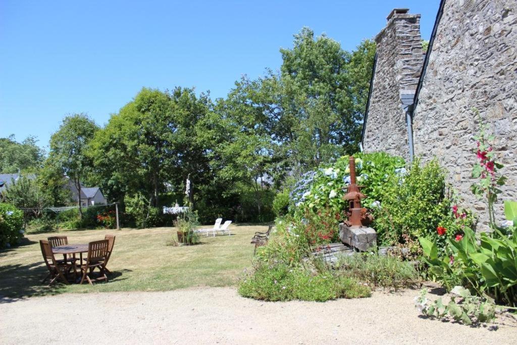Sue'S Cottages Pleuven Exteriör bild