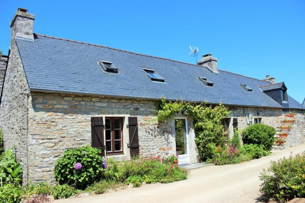 Sue'S Cottages Pleuven Exteriör bild
